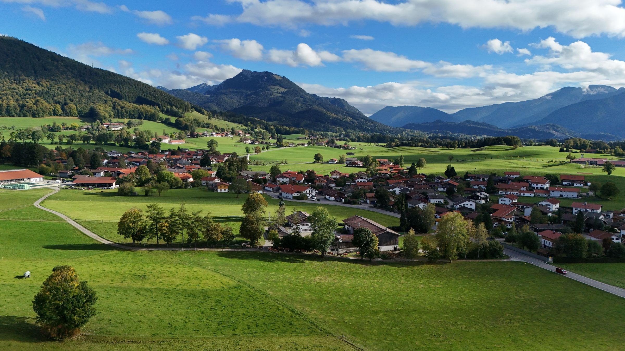 Blick über Hundham und das Leitzachtal zum Wendelstein